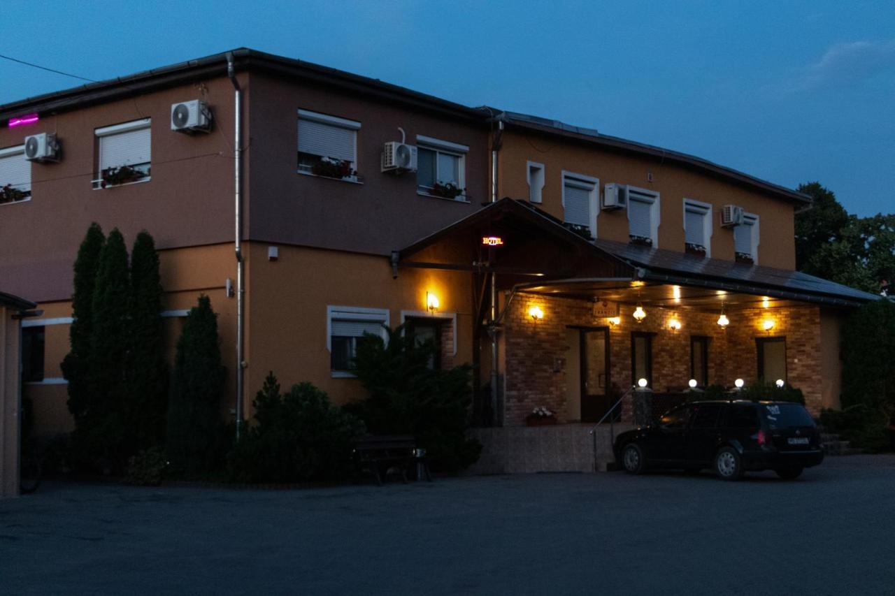 Hotel Tranzit Odorheiu Secuiesc Eksteriør bilde
